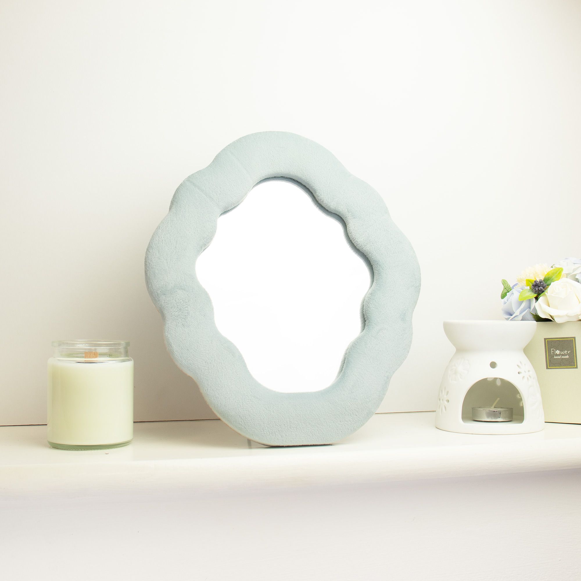 Espejo suave y ondulado – Nube – Azul nube (28x24x2.3cm)
