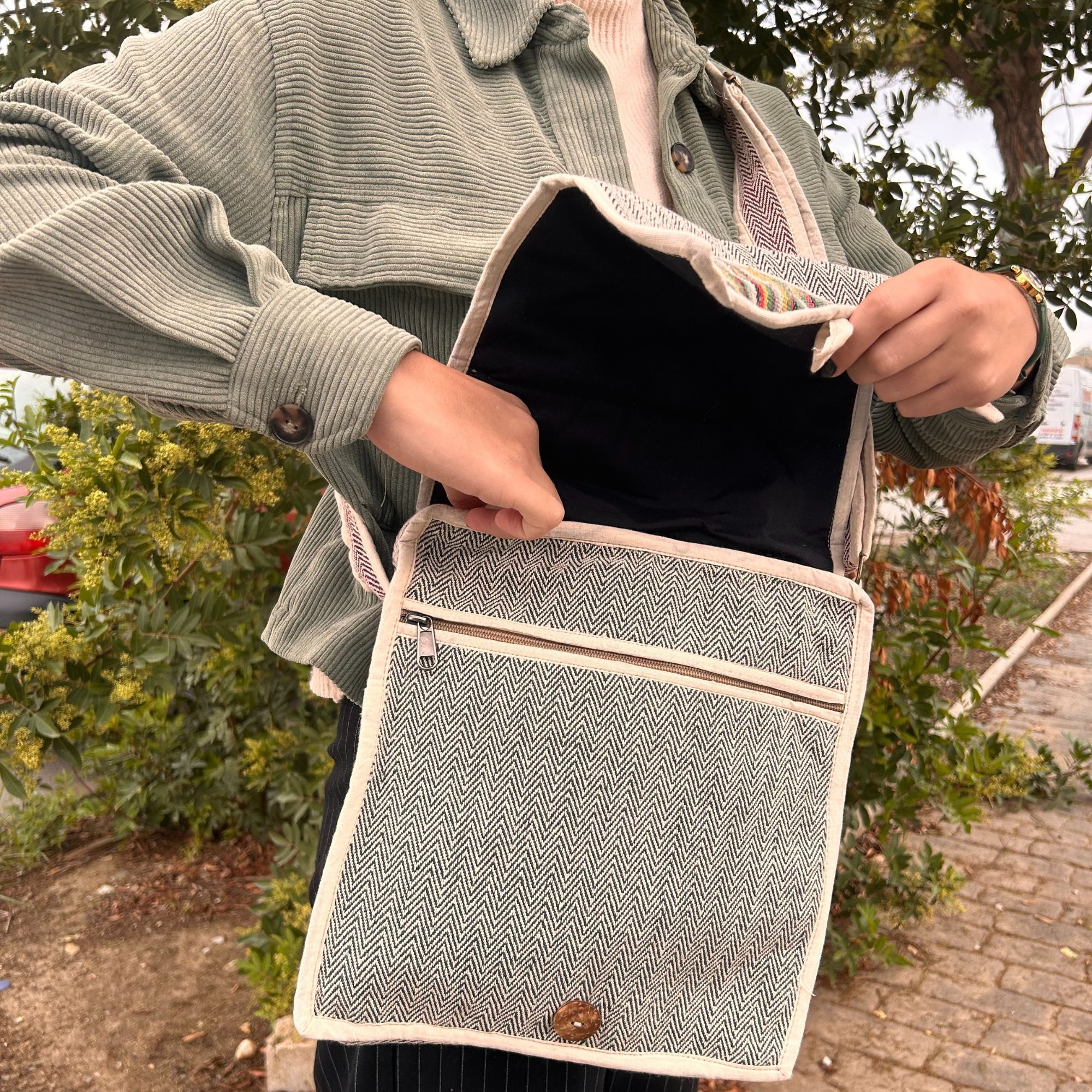 Bolso Mensajero de Cáñamo para Laptop - Curvas - Imagen 4