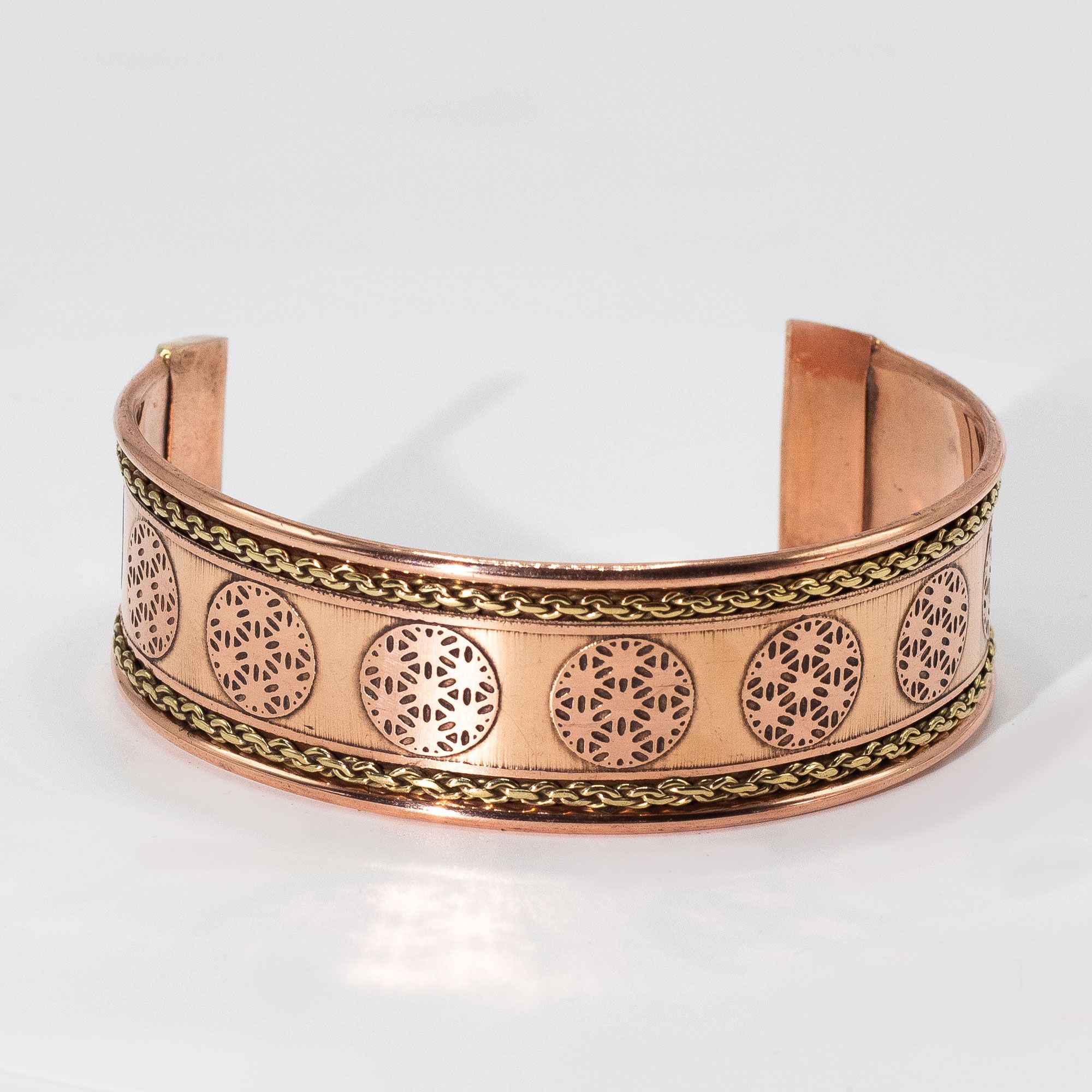 Pulseras de cobre con banda ancha y decoración de latón (surtidas) - Imagen 4