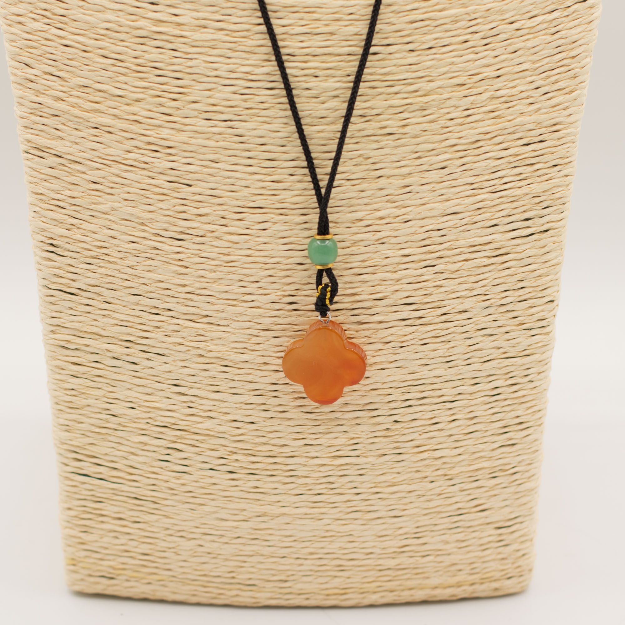 Collar de cordón Colgante de piedra preciosa - Jade rojo en forma de trébol - Imagen 4