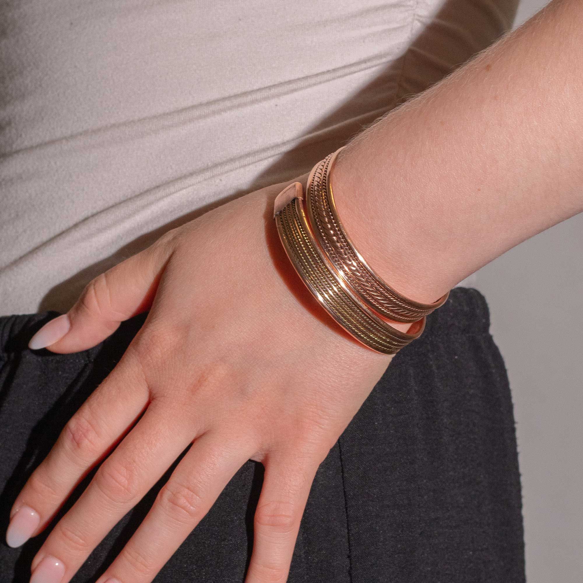 Pulseras con diseño de bandas de cobre e imanes (surtidas) - Imagen 6
